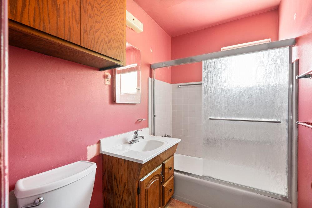 220 Highland Oaks DR