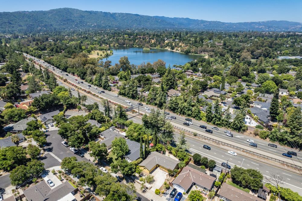 220 Highland Oaks DR