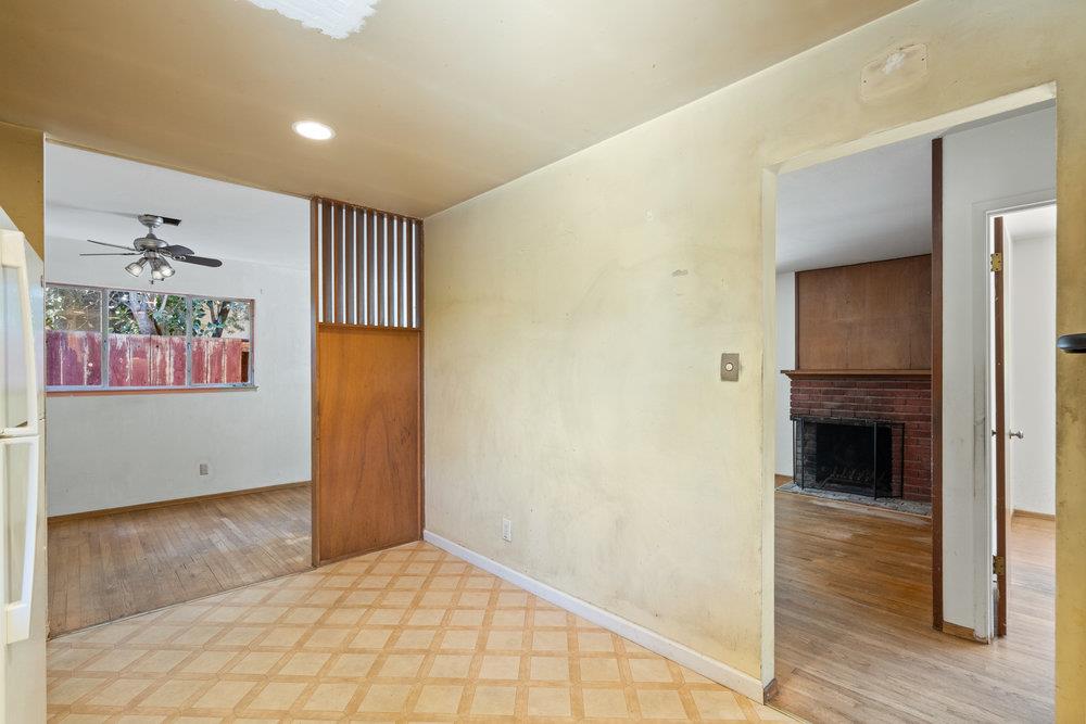 220 Highland Oaks DR