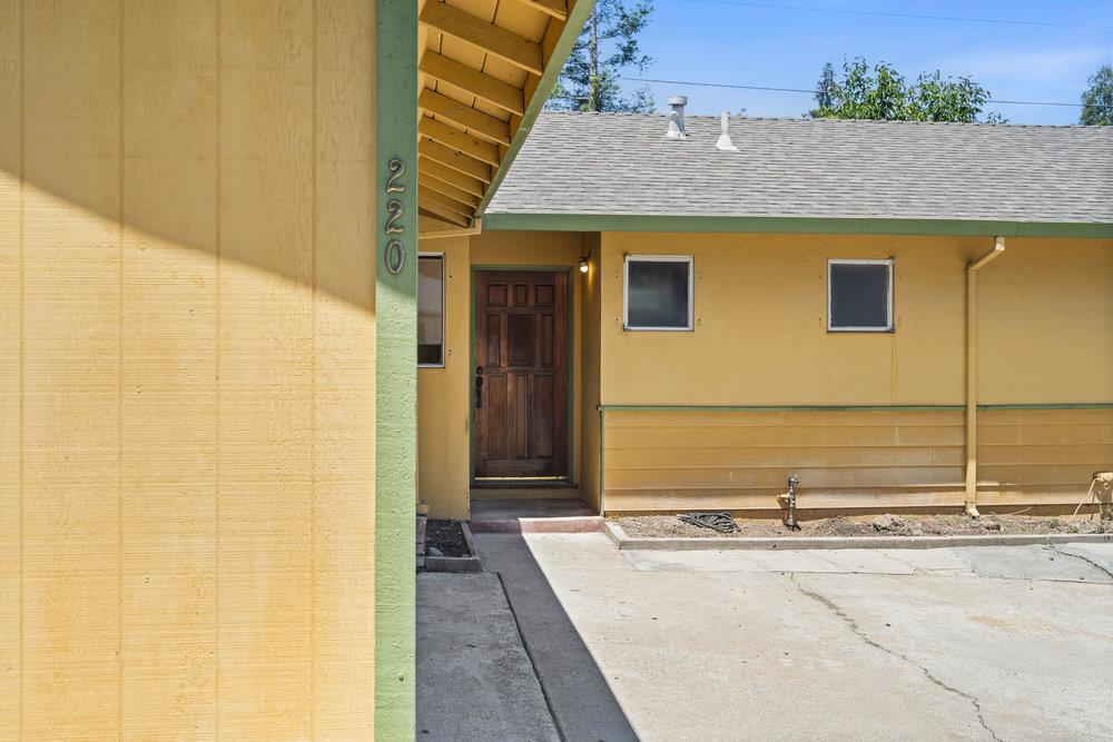 220 Highland Oaks DR