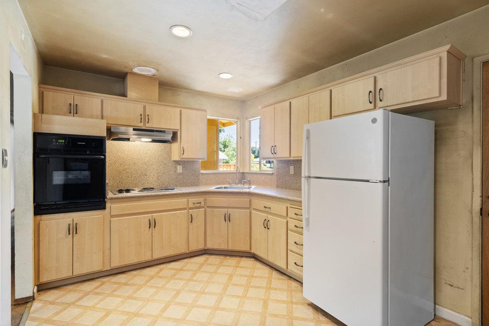 220 Highland Oaks DR