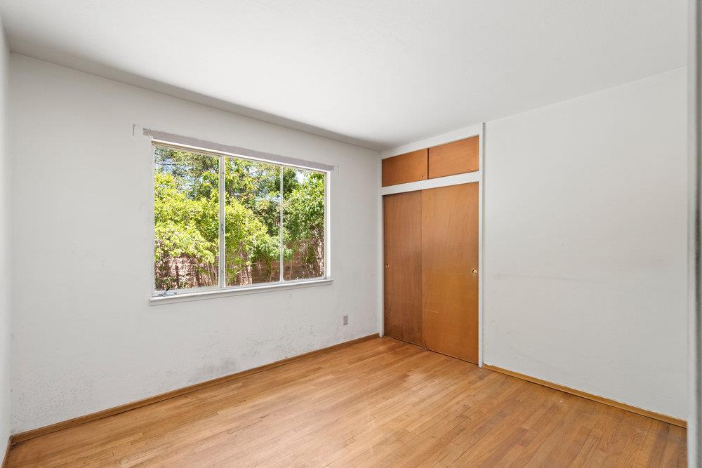 220 Highland Oaks DR