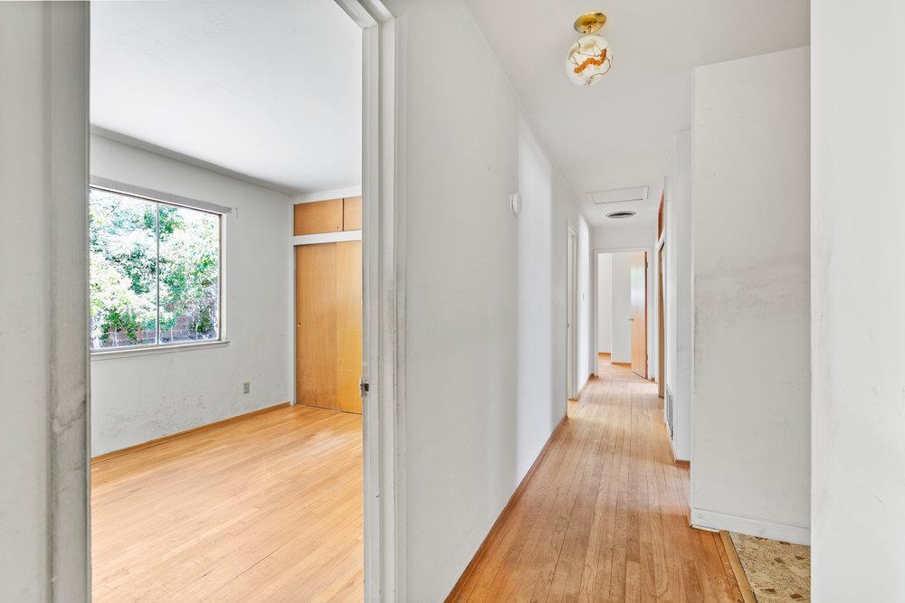 220 Highland Oaks DR