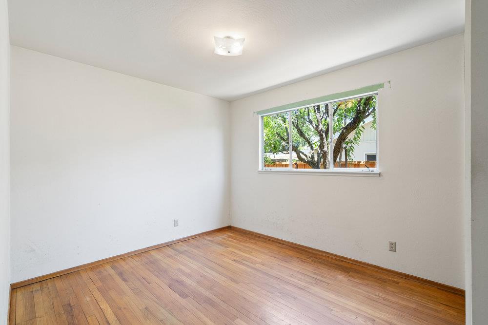 220 Highland Oaks DR