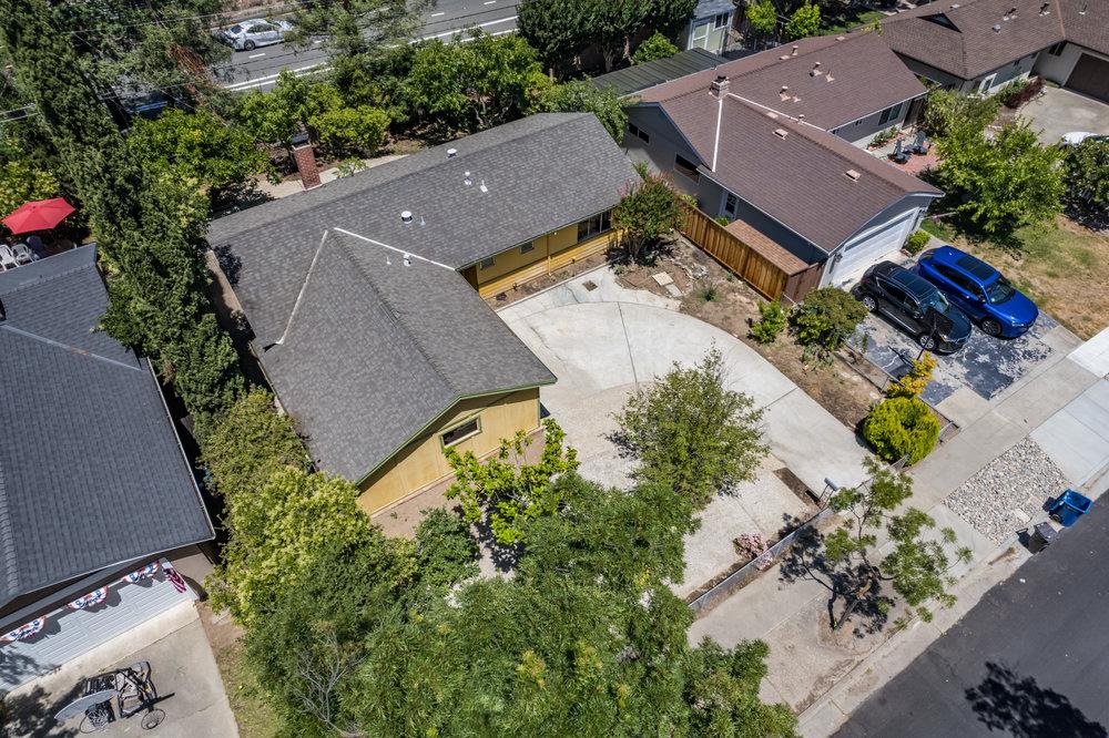 220 Highland Oaks DR