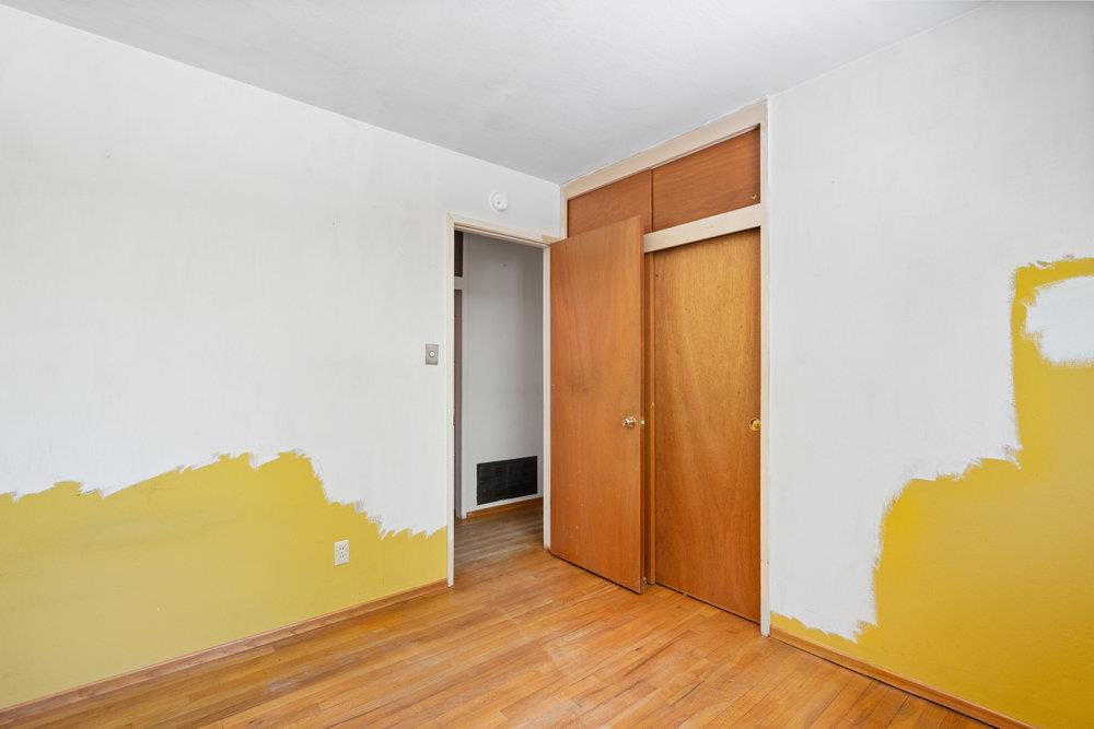 220 Highland Oaks DR