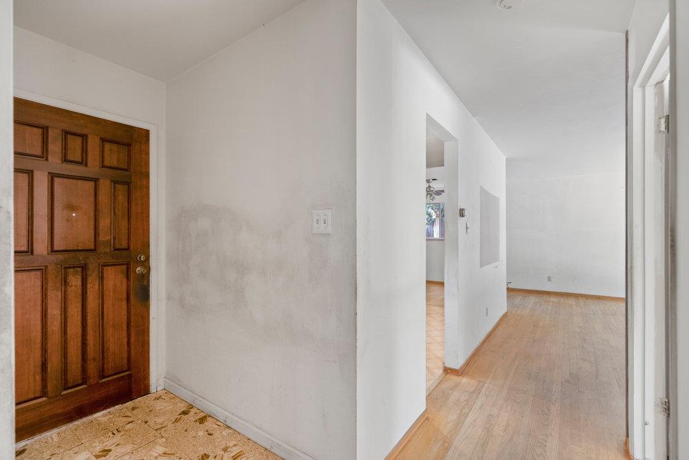 220 Highland Oaks DR