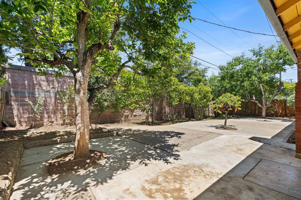 220 Highland Oaks DR