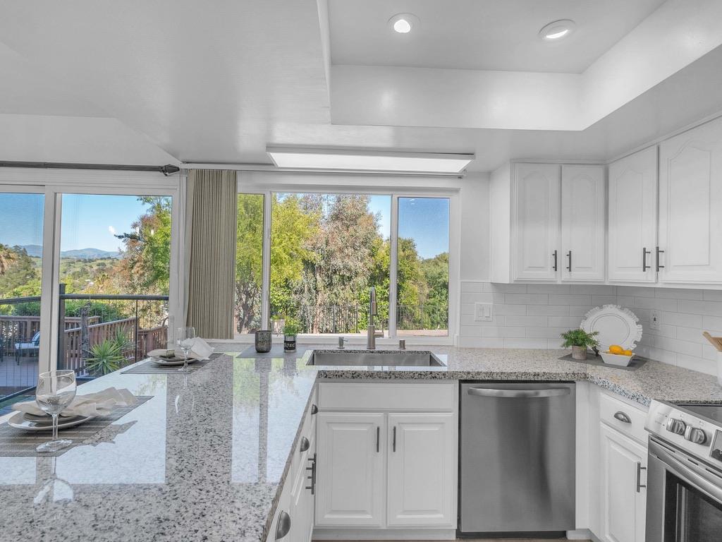 6250 Via De Adrianna