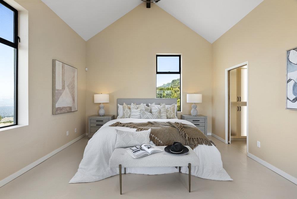 15355 Blackberry Hill RD