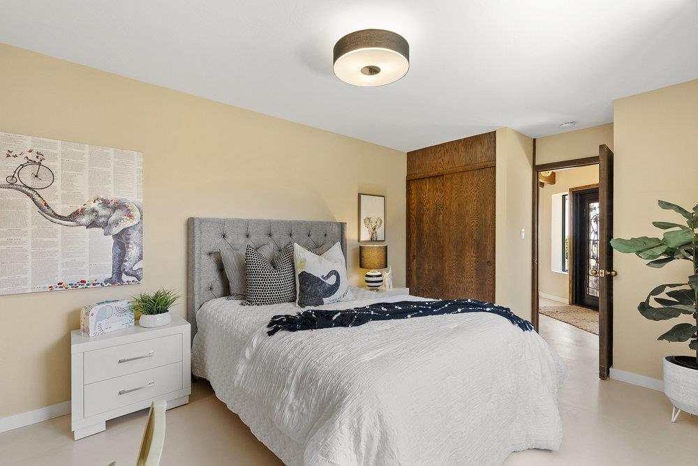 15355 Blackberry Hill RD