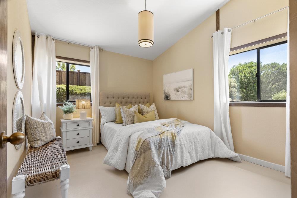 15355 Blackberry Hill RD