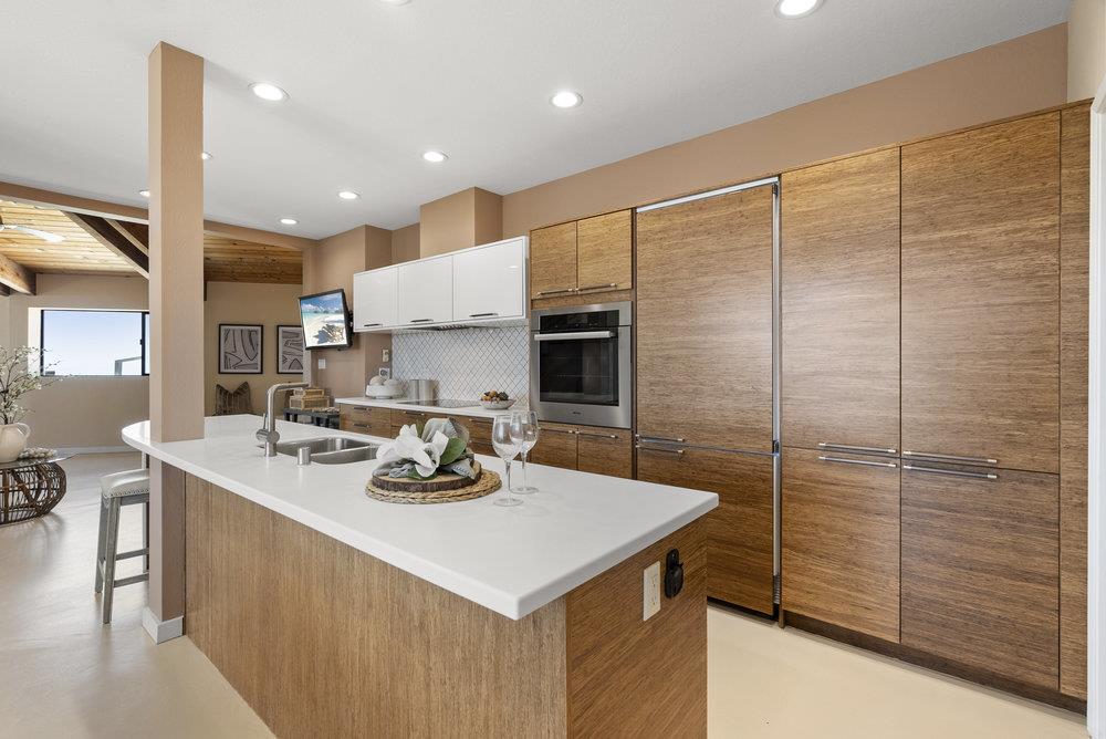 15355 Blackberry Hill RD