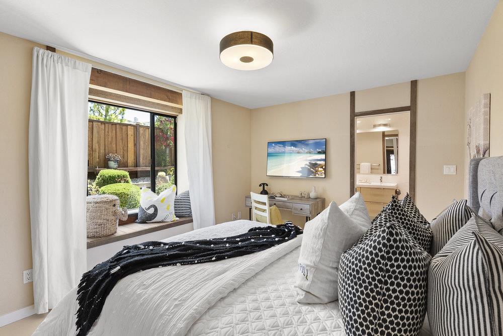 15355 Blackberry Hill RD