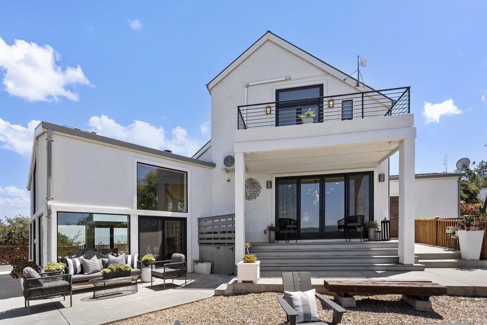 15355 Blackberry Hill RD