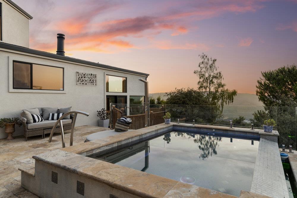 15355 Blackberry Hill RD