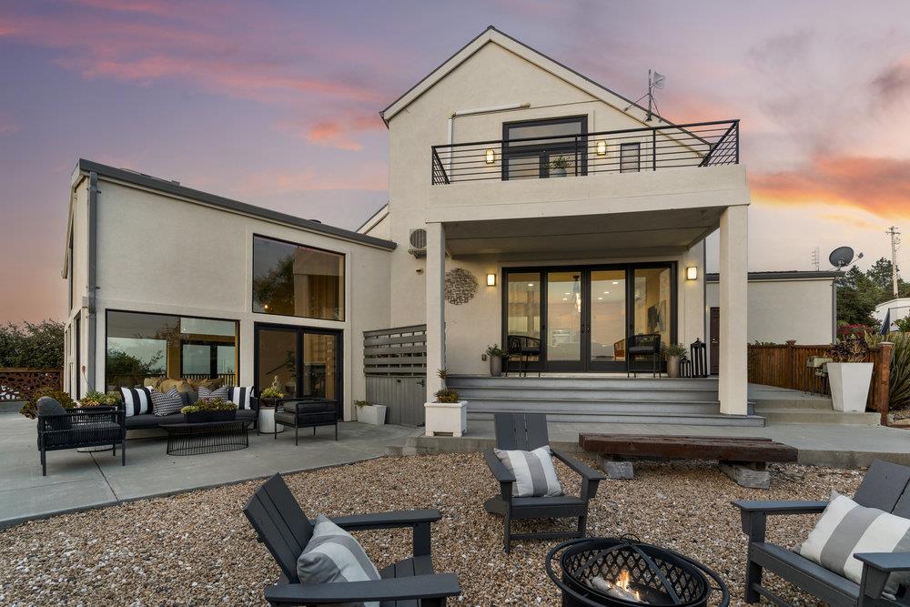 15355 Blackberry Hill RD