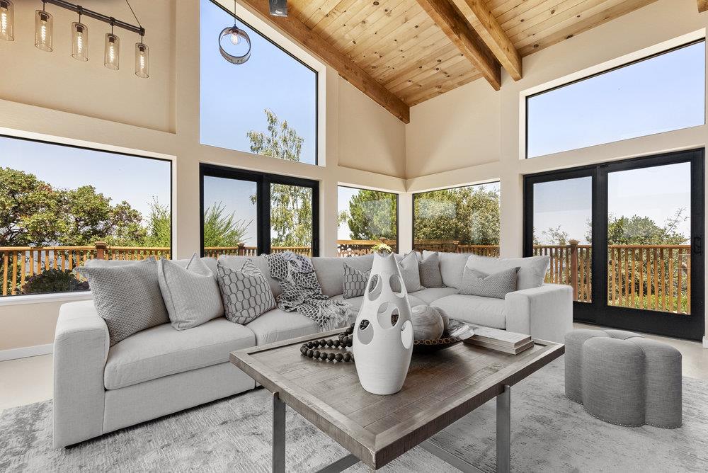 15355 Blackberry Hill RD