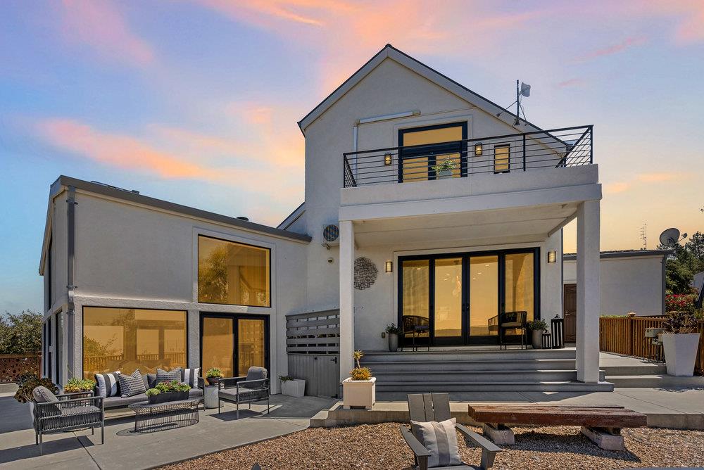 15355 Blackberry Hill RD