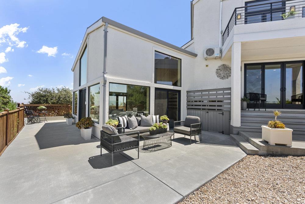 15355 Blackberry Hill RD