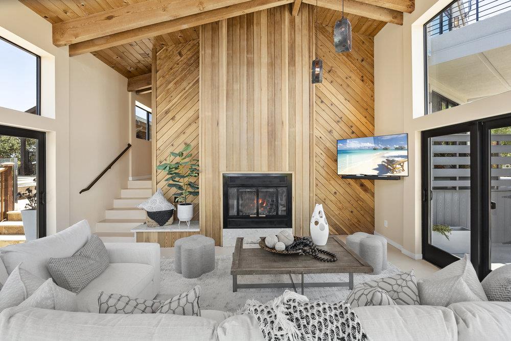 15355 Blackberry Hill RD