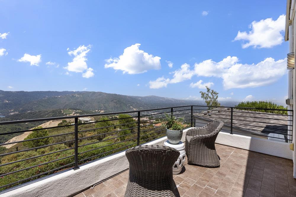 15355 Blackberry Hill RD