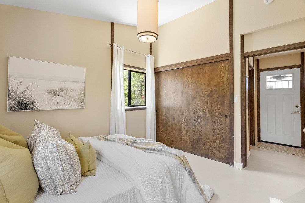 15355 Blackberry Hill RD