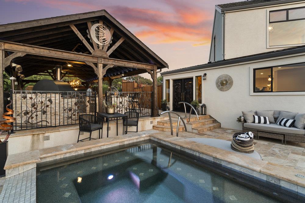 15355 Blackberry Hill RD