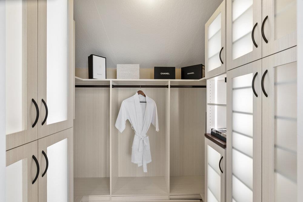 15355 Blackberry Hill RD