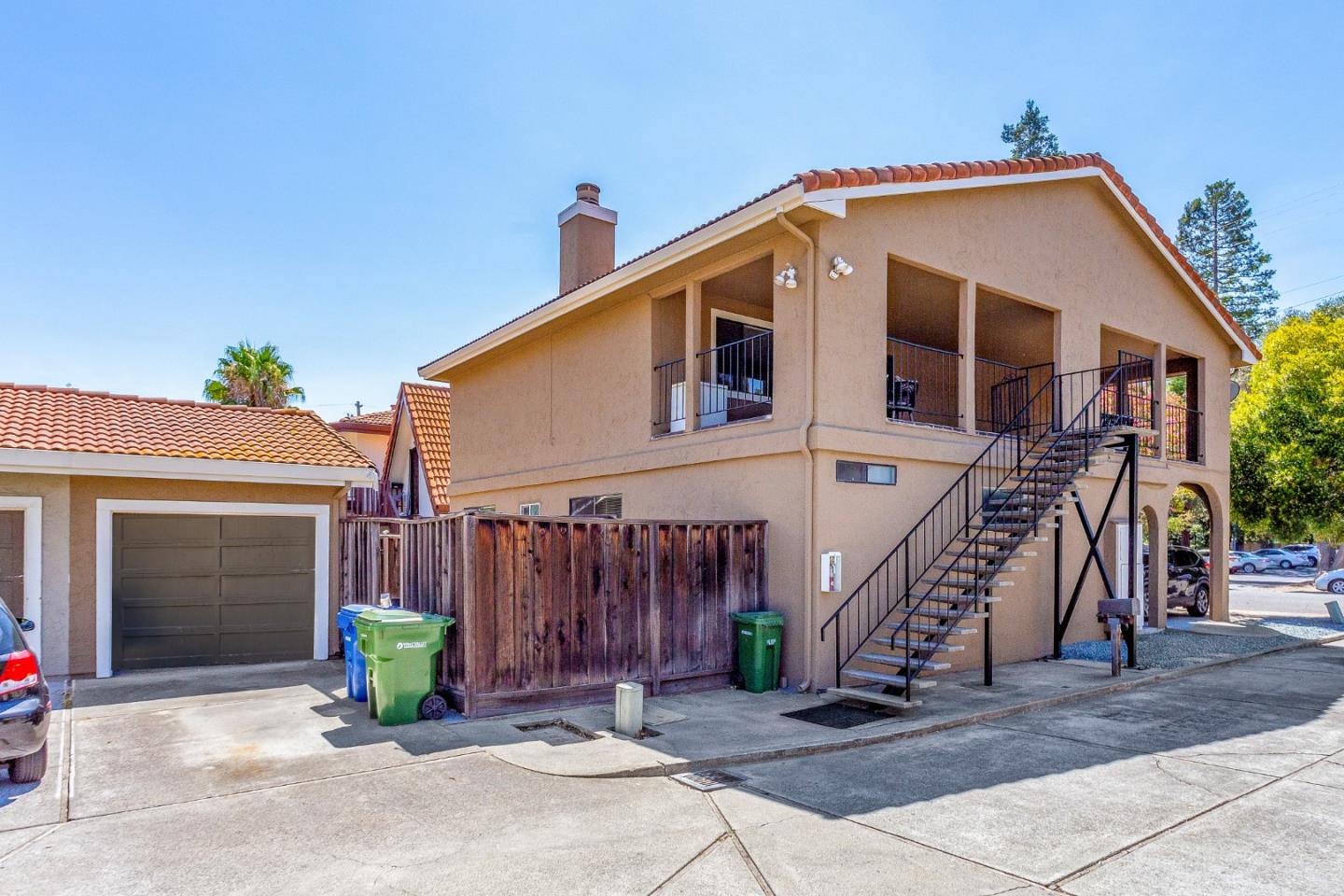 507 & 509 W Rincon AVE