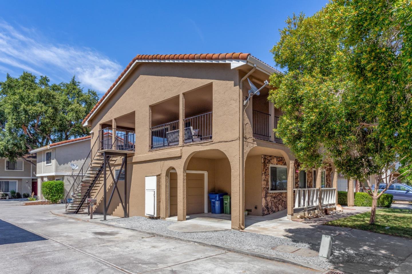 507 & 509 W Rincon AVE