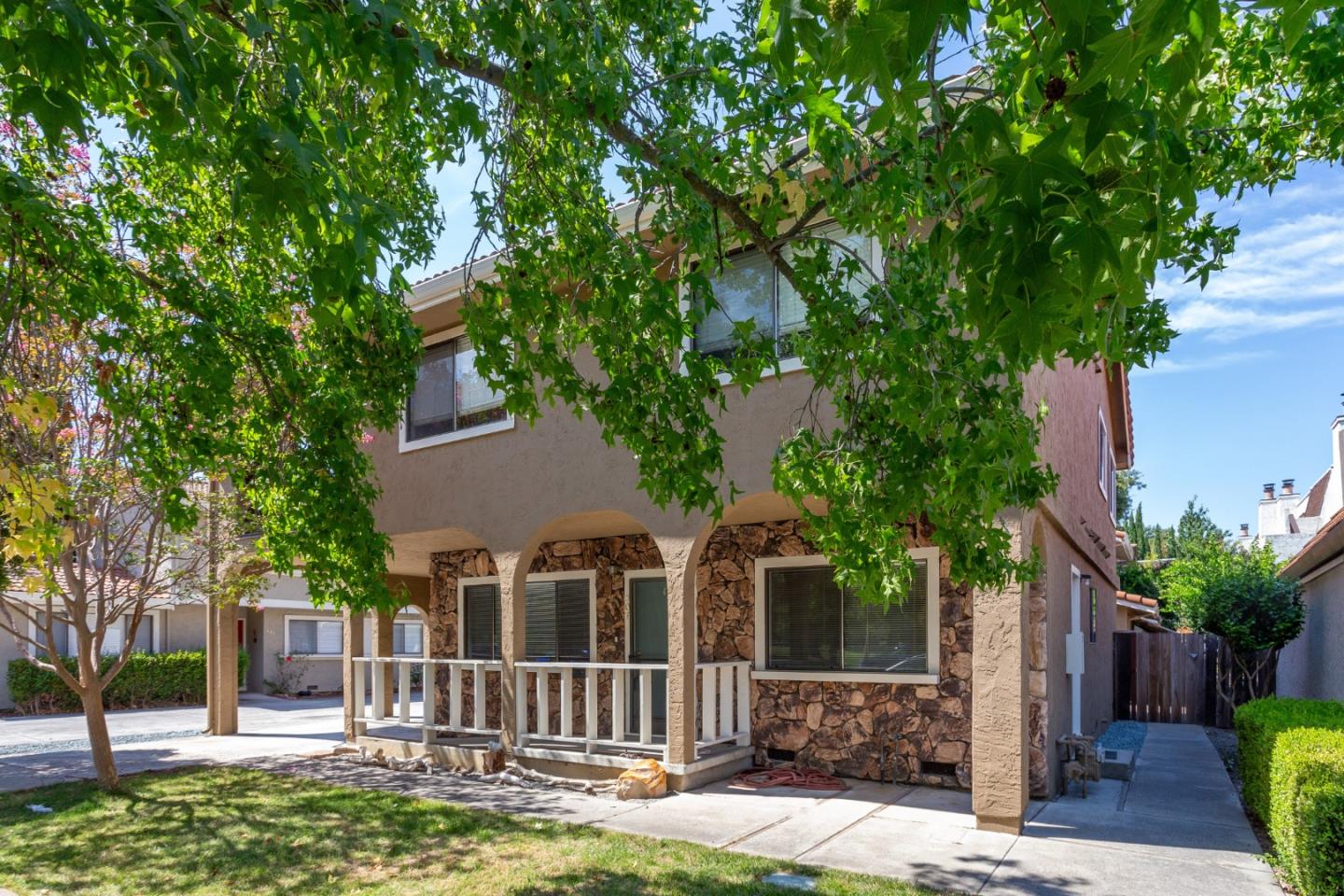 507 & 509 W Rincon AVE