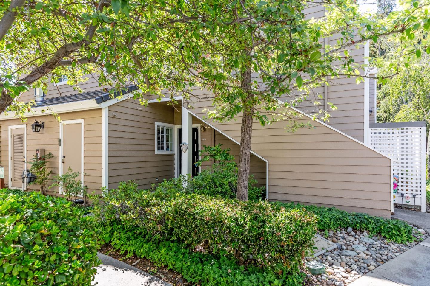 5958 Bridgeport Lake WAY