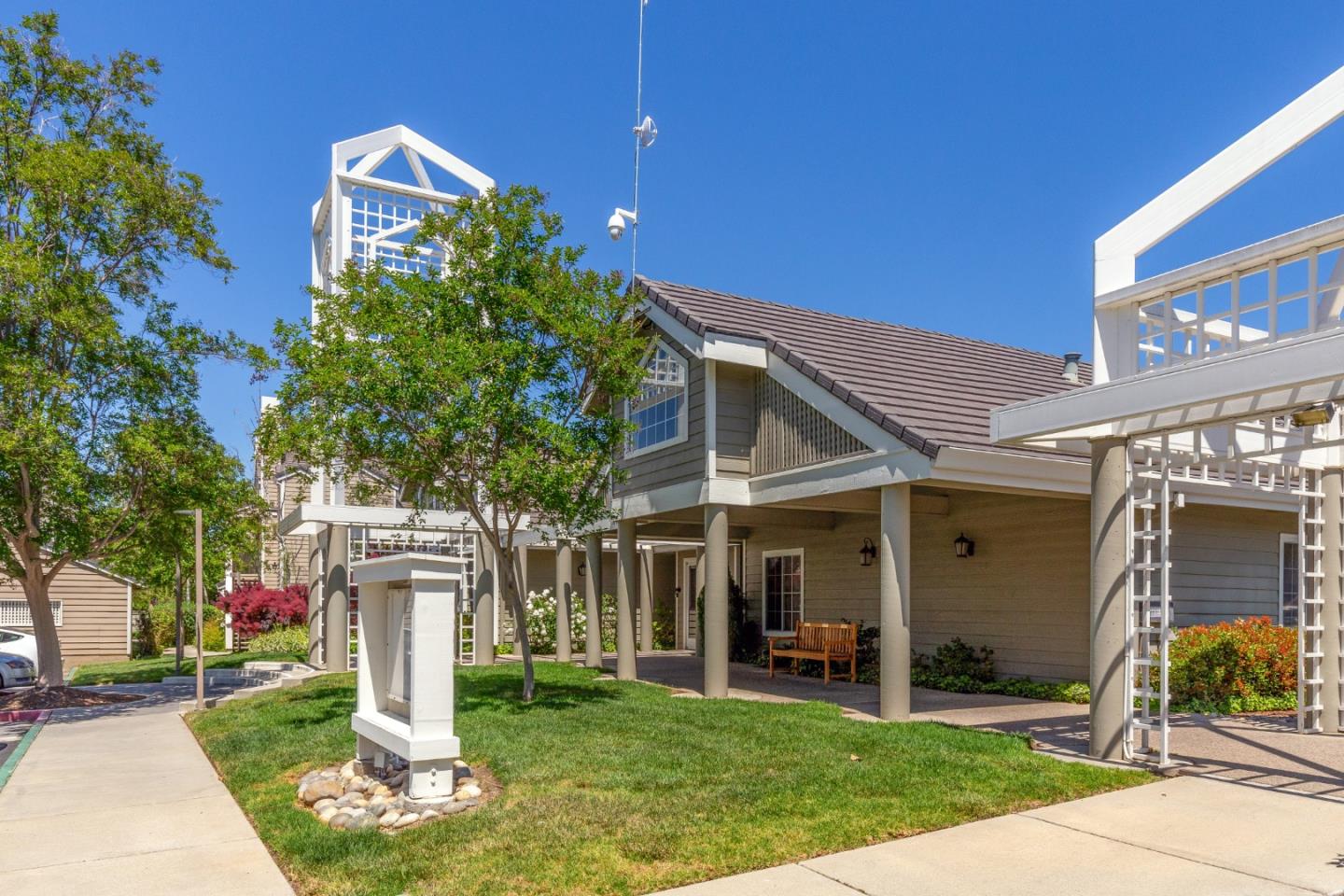 5958 Bridgeport Lake WAY