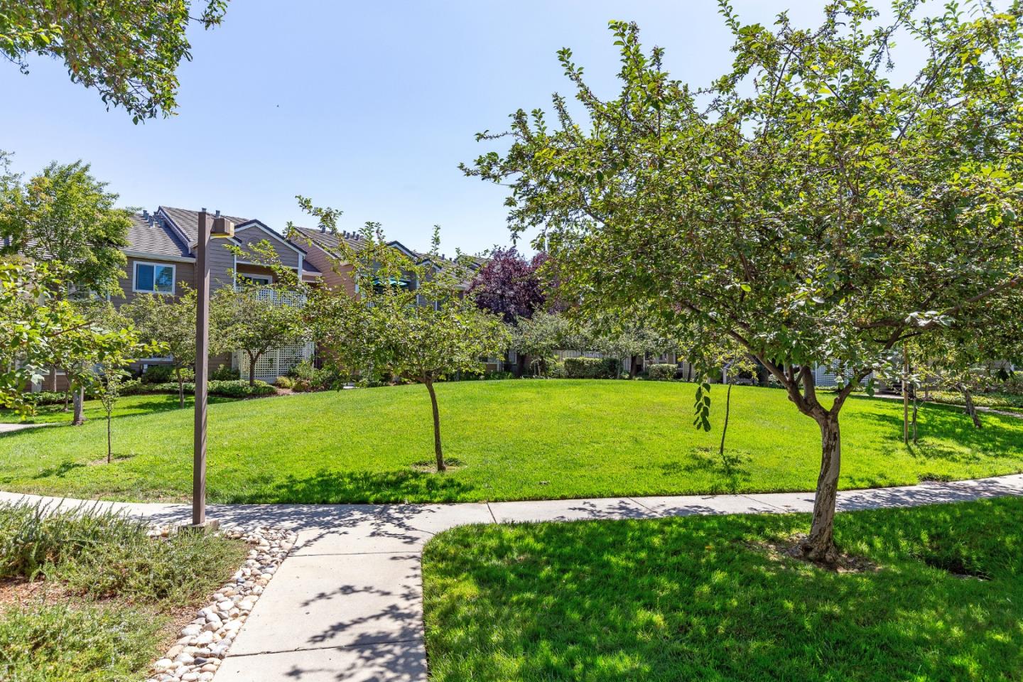 5958 Bridgeport Lake WAY