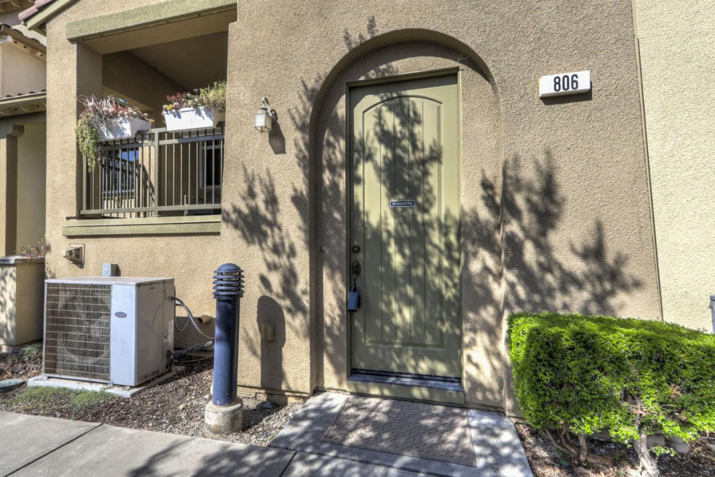 806 Mente Linda LOOP