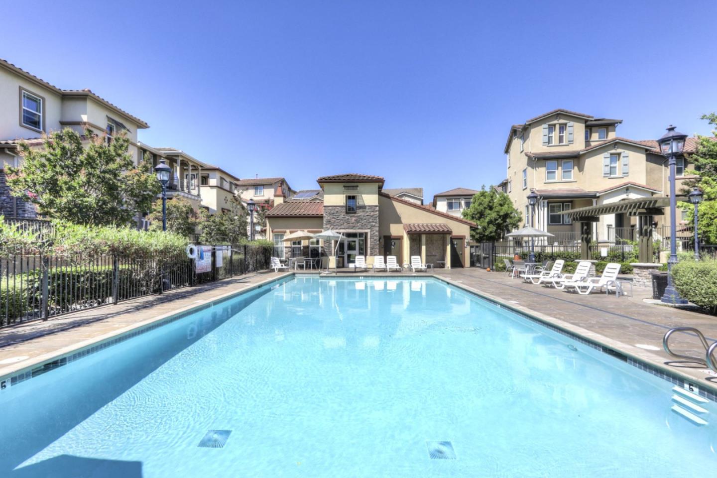 806 Mente Linda LOOP