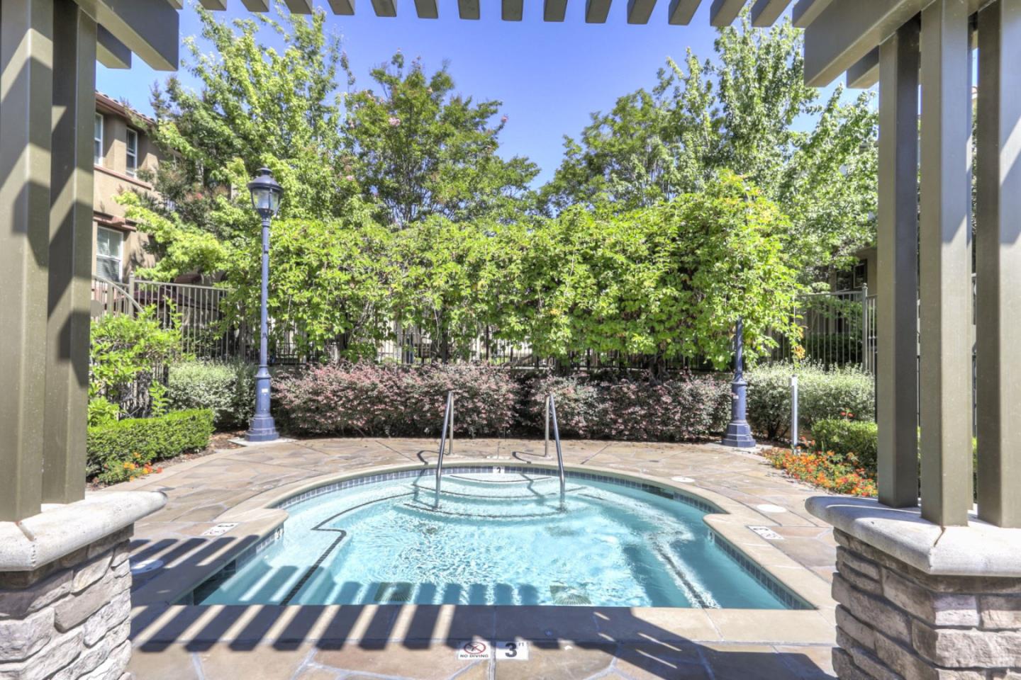 806 Mente Linda LOOP