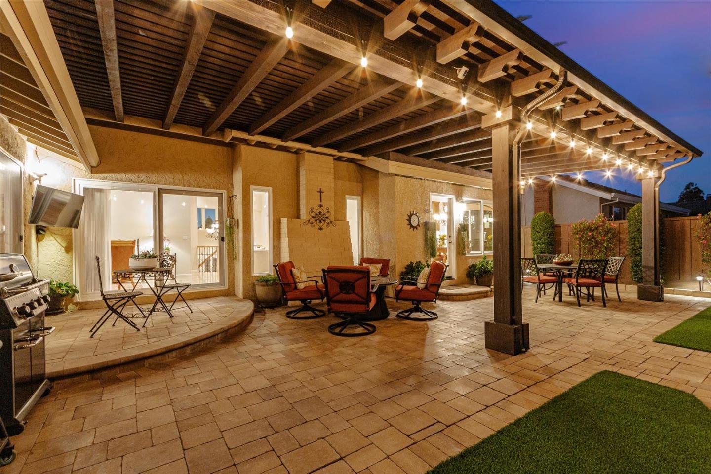 1084 Queensbridge CT