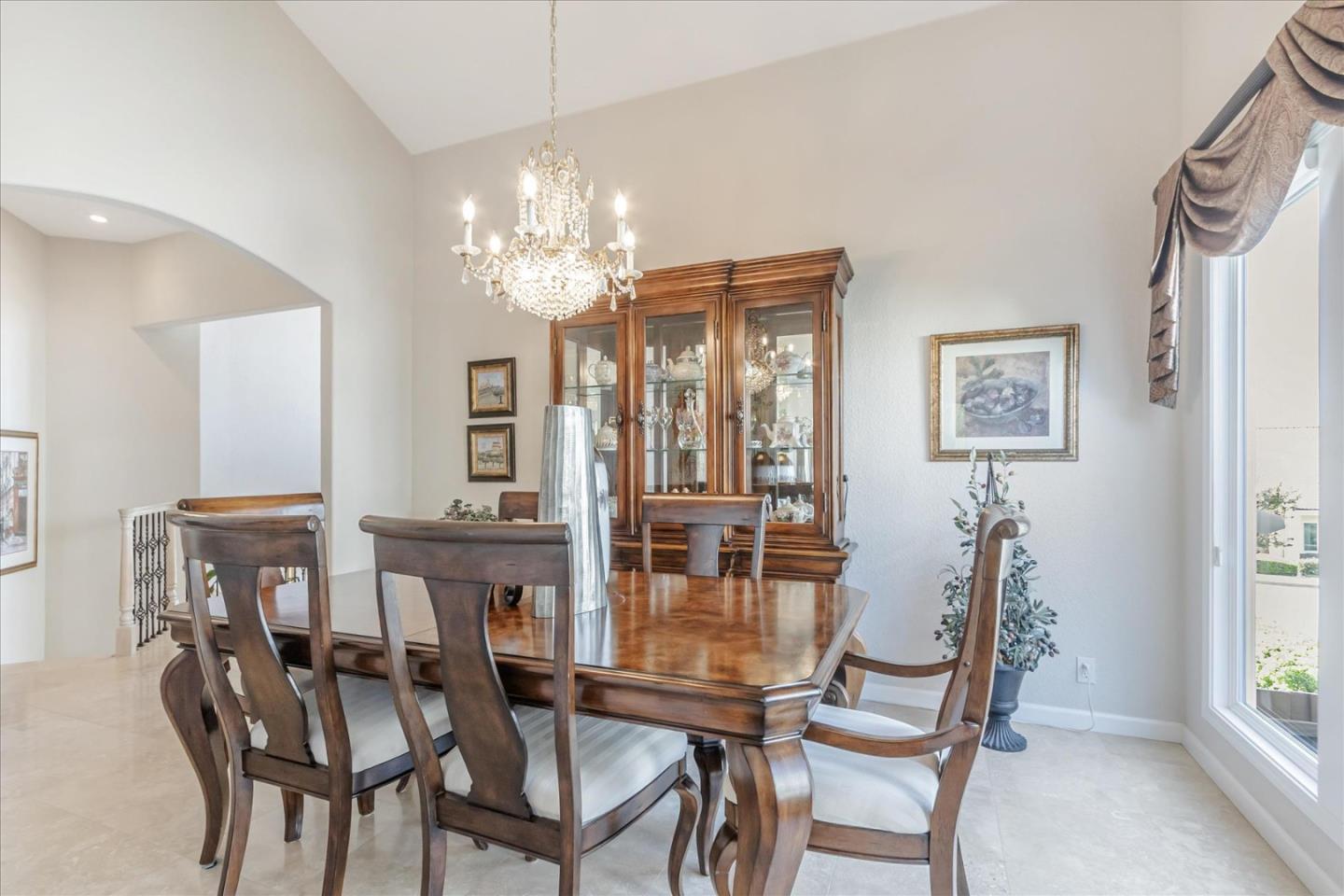 1084 Queensbridge CT