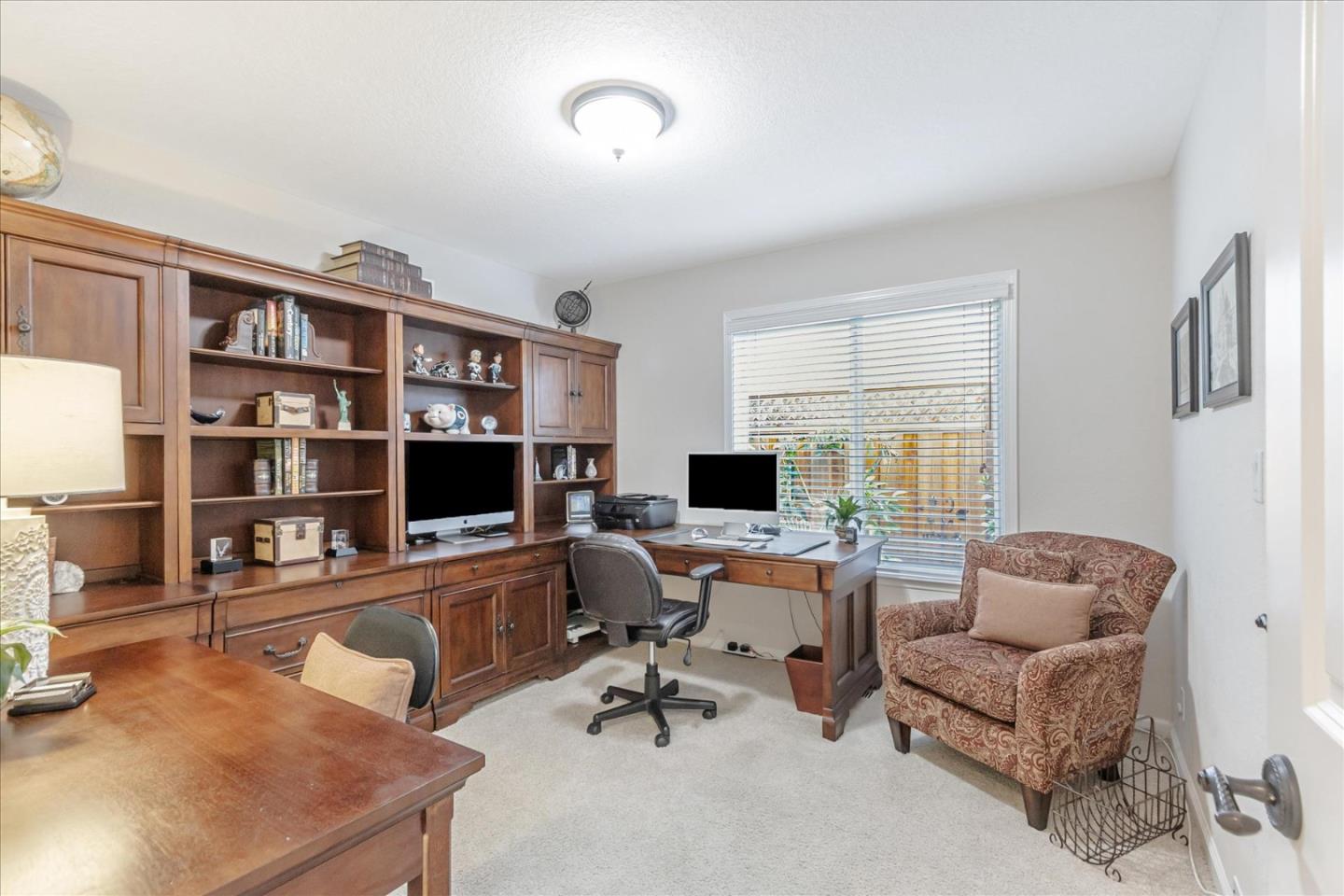 1084 Queensbridge CT