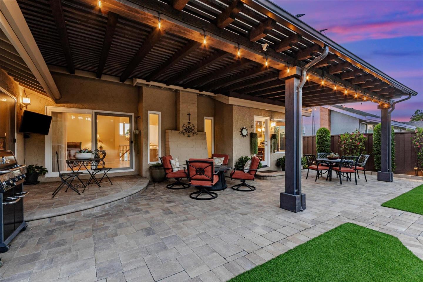 1084 Queensbridge CT