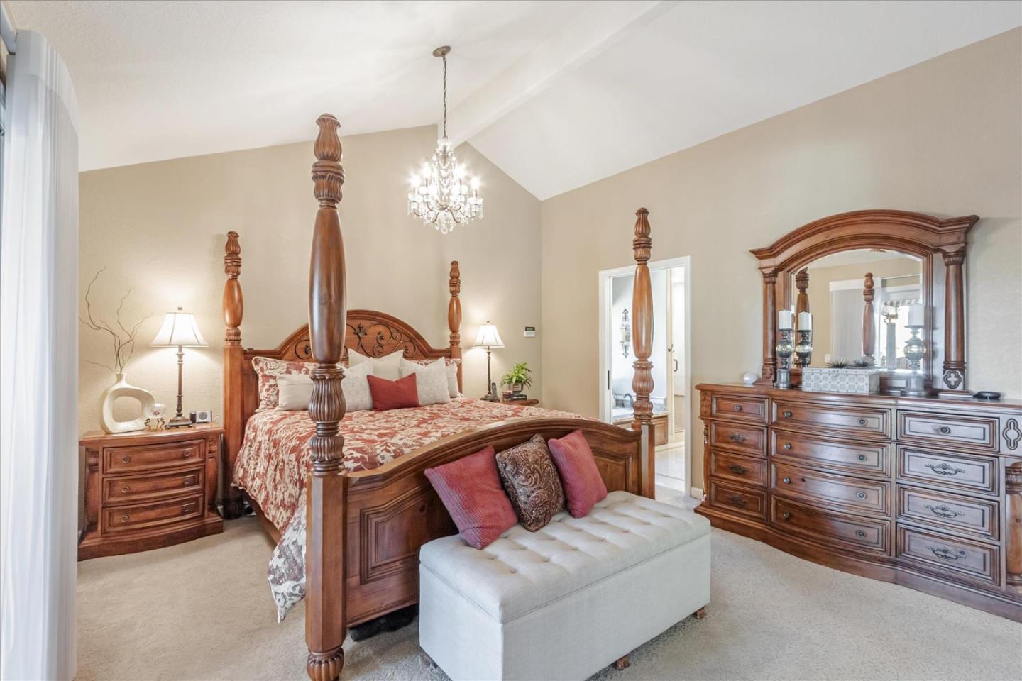 1084 Queensbridge CT