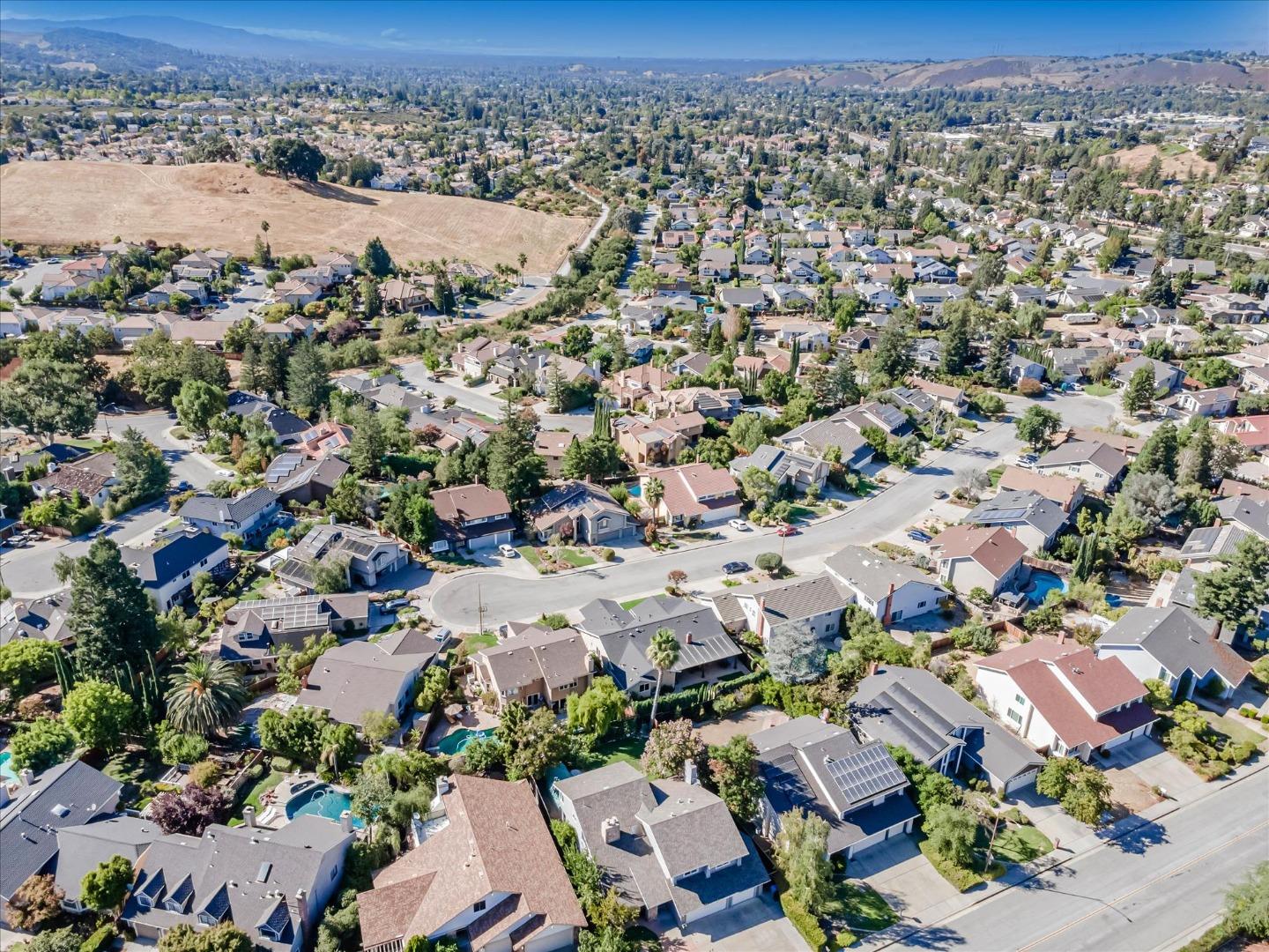 1084 Queensbridge CT