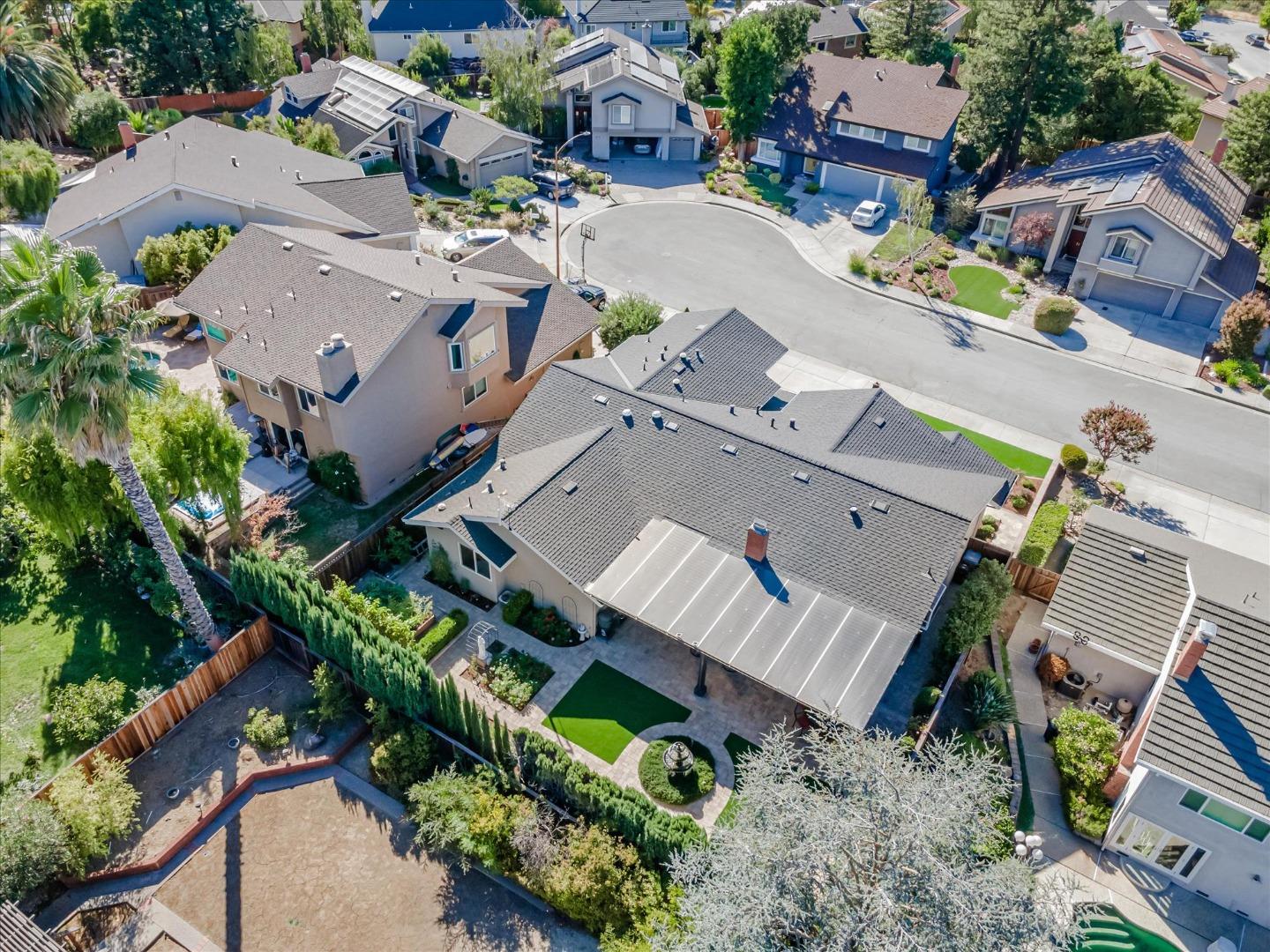 1084 Queensbridge CT