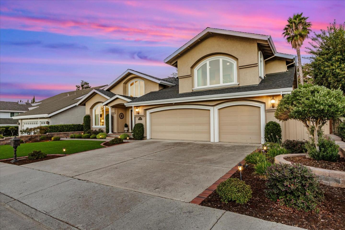 1084 Queensbridge CT