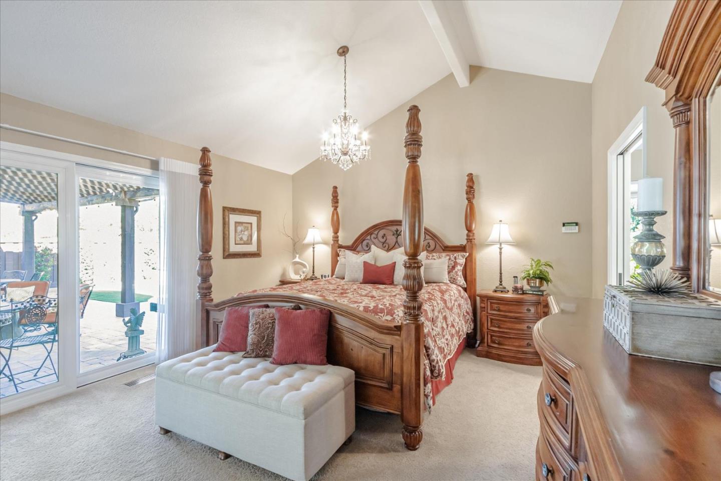 1084 Queensbridge CT