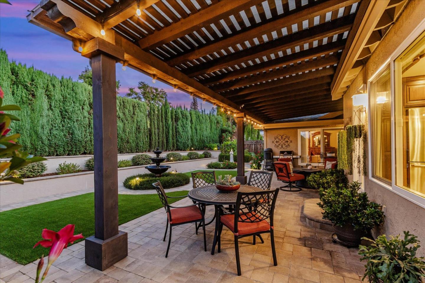 1084 Queensbridge CT