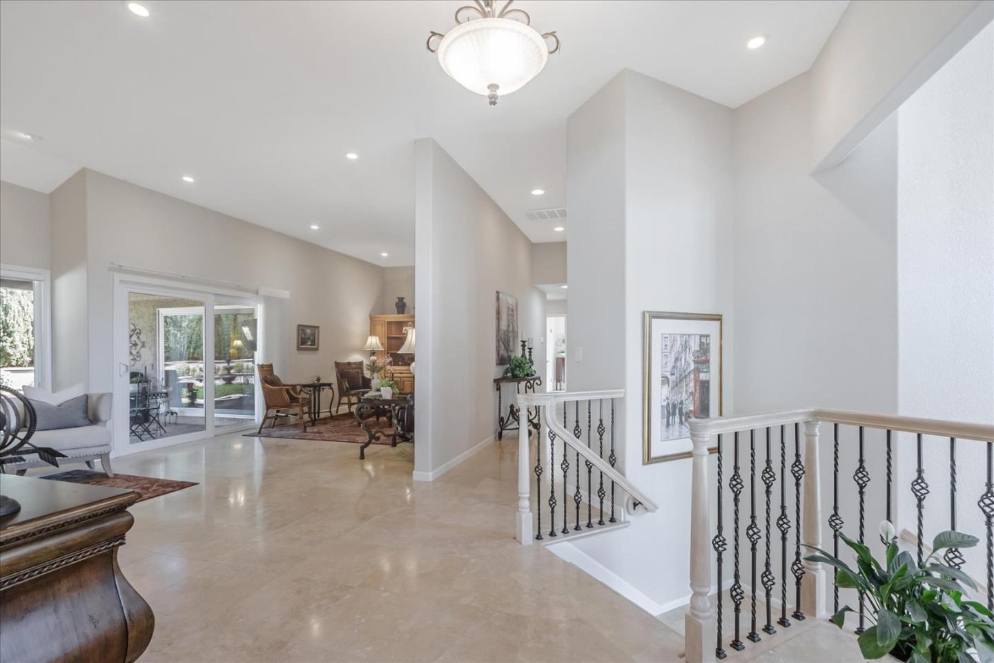 1084 Queensbridge CT