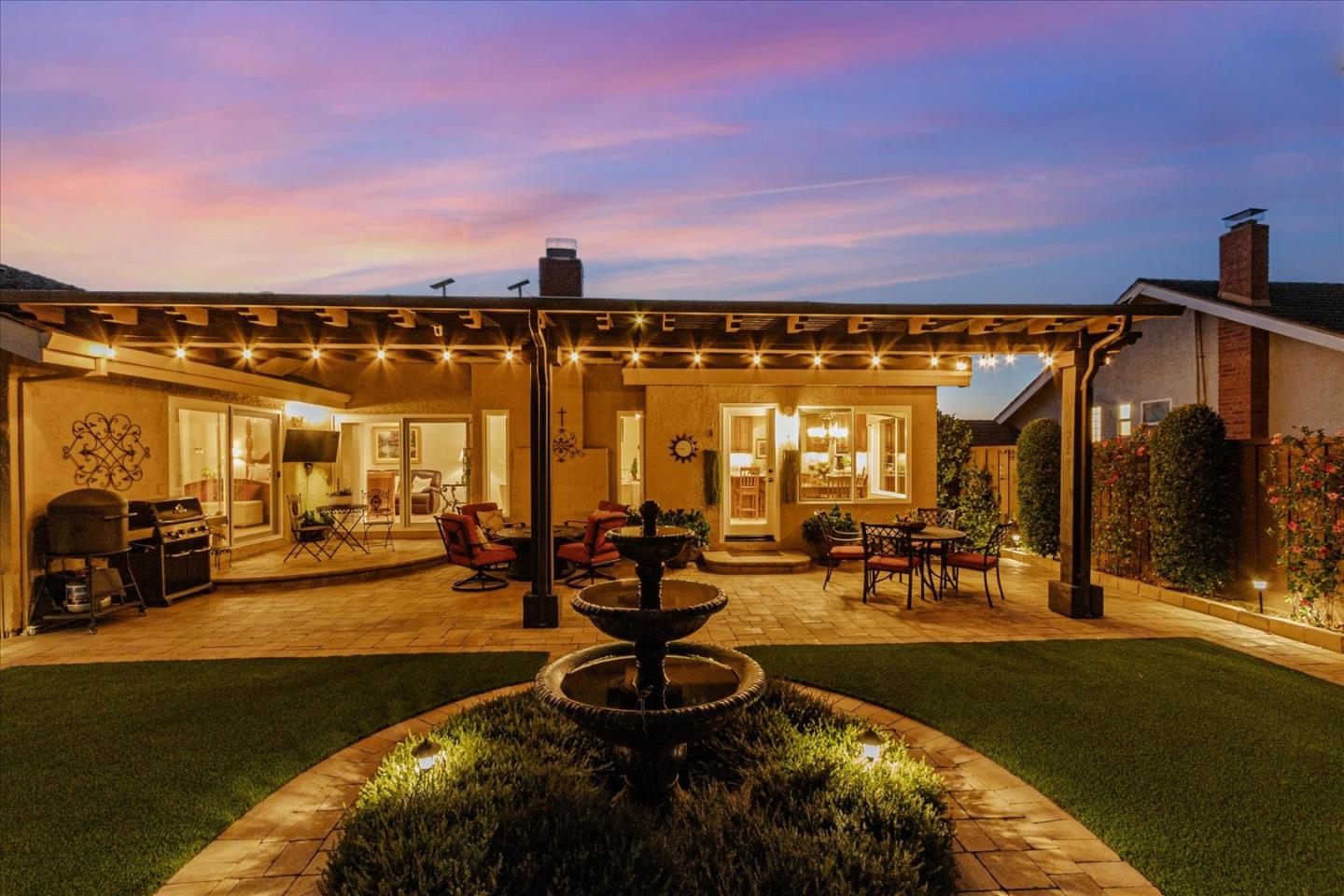 1084 Queensbridge CT